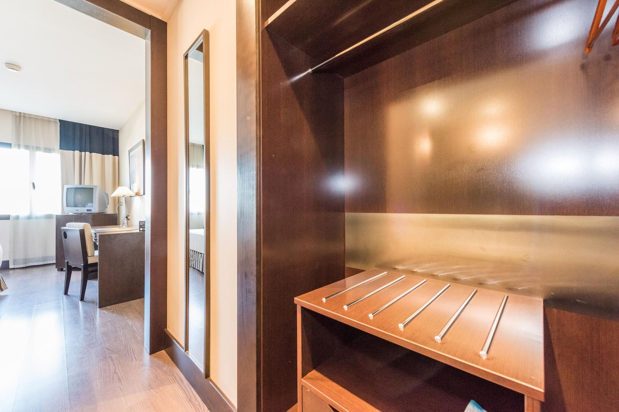 Hotel Mercader Madrid Exterior photo