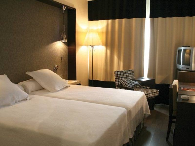 Hotel Mercader Madrid Room photo